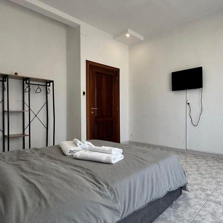 Corso Novara - 8 Posti Letto E Self Check-In Vicino La Stazione Centrale Di Napoli エクステリア 写真