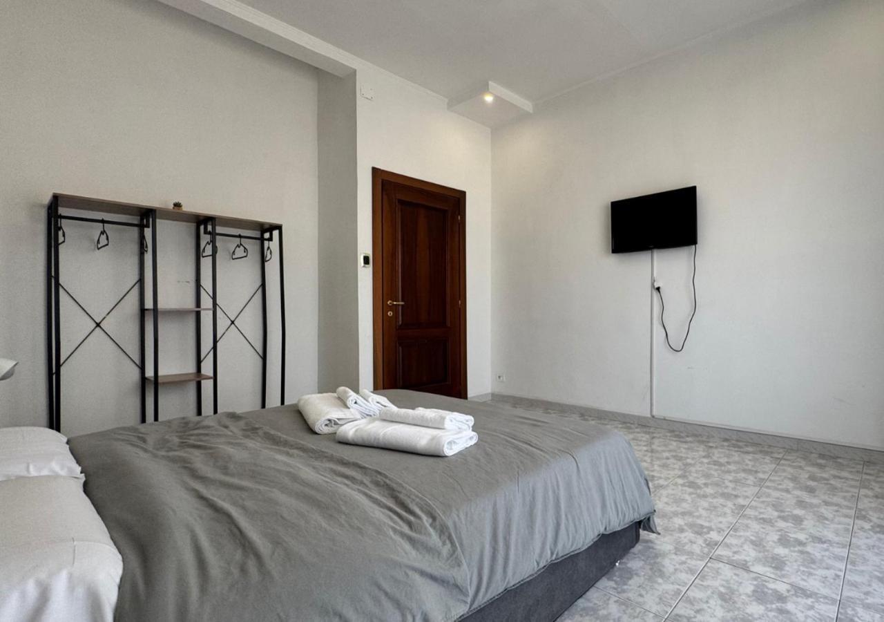 Corso Novara - 8 Posti Letto E Self Check-In Vicino La Stazione Centrale Di Napoli エクステリア 写真