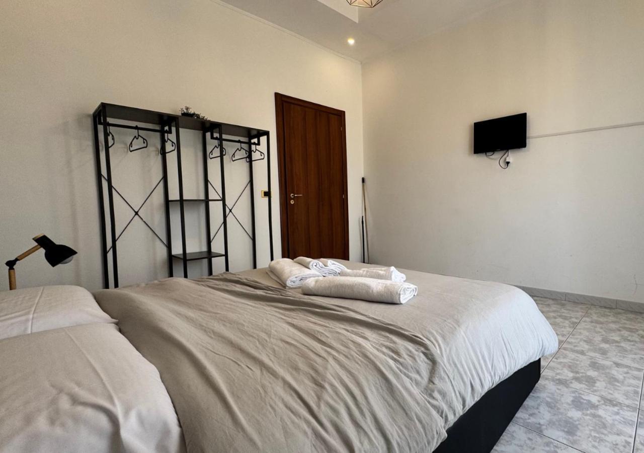 Corso Novara - 8 Posti Letto E Self Check-In Vicino La Stazione Centrale Di Napoli エクステリア 写真
